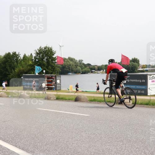 15.06.2025 - 27. Vierlanden-Triathlon H.Heesch http://msf.ph/oto/7993722 15.06.2025 11:17:26 Radfahren 672, 782, 847 meine-sportfotos.de