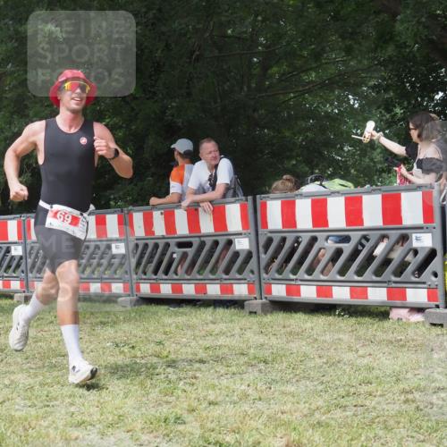 21.06.2025 - 27. Vierlanden-Triathlon KatJ http://msf.ph/oto/7993764 15.06.2025 12:35:13 Ziel 69 meine-sportfotos.de