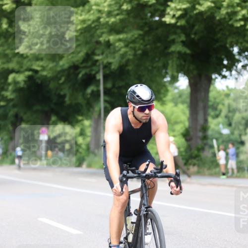 15.06.2025 - 7 Türme Triathlon Yannick Fuchs http://msf.ph/oto/7993770 15.06.2025 13:07:38 Radfahren 295, 522 meine-sportfotos.de