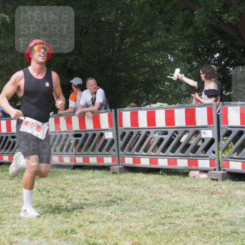 21.06.2025 - 27. Vierlanden-Triathlon KatJ http://msf.ph/oto/7993781 15.06.2025 12:35:13 Ziel 69 meine-sportfotos.de