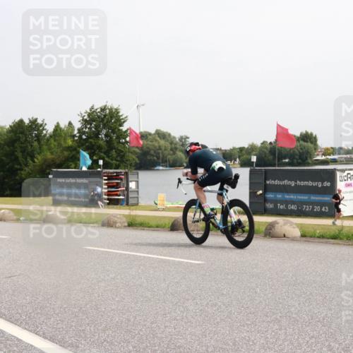 15.06.2025 - 27. Vierlanden-Triathlon H.Heesch http://msf.ph/oto/7993792 15.06.2025 11:18:03 Radfahren 199, 799, 830 meine-sportfotos.de