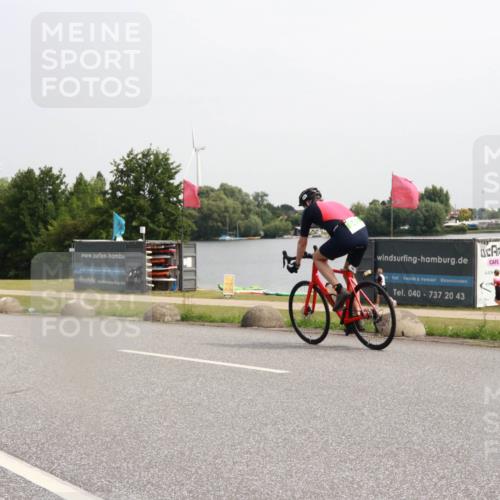 15.06.2025 - 27. Vierlanden-Triathlon H.Heesch http://msf.ph/oto/7993795 15.06.2025 11:18:08 Radfahren 799, 845 meine-sportfotos.de