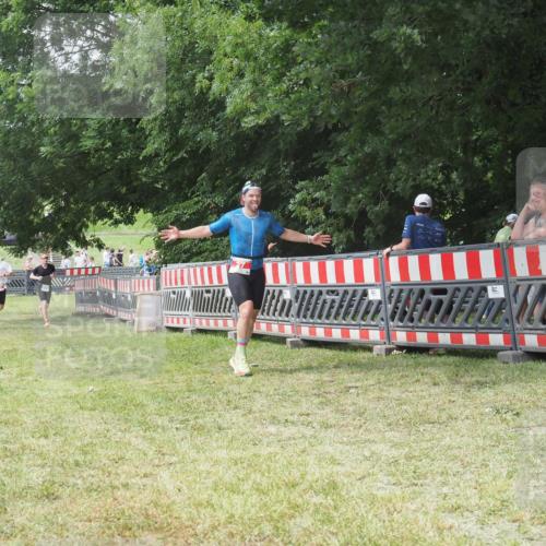 21.06.2025 - 27. Vierlanden-Triathlon KatJ http://msf.ph/oto/7993798 15.06.2025 12:41:28 Ziel 20, 27 meine-sportfotos.de