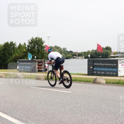 15.06.2025 - 27. Vierlanden-Triathlon H.Heesch http://msf.ph/oto/7993804 15.06.2025 11:18:15 Radfahren 829, 845 meine-sportfotos.de