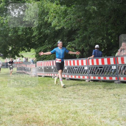 21.06.2025 - 27. Vierlanden-Triathlon KatJ http://msf.ph/oto/7993815 15.06.2025 12:41:28 Ziel 20, 27 meine-sportfotos.de