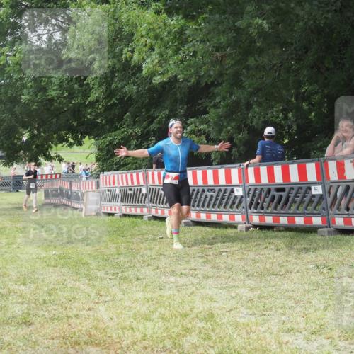 21.06.2025 - 27. Vierlanden-Triathlon KatJ http://msf.ph/oto/7993830 15.06.2025 12:41:28 Ziel 20, 27 meine-sportfotos.de