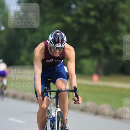 15.06.2025 - 27. Vierlanden-Triathlon H.Heesch http://msf.ph/oto/7993857 15.06.2025 10:27:02 Radfahren 35, 288, 557, 574, 588 meine-sportfotos.de
