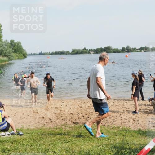 21.06.2025 - 27. Vierlanden-Triathlon MichiJ http://msf.ph/oto/7993869 15.06.2026 09:55:49 Schwimmen 273, 280, 283, 300, 303, 308, 322, 331, 338 meine-sportfotos.de
