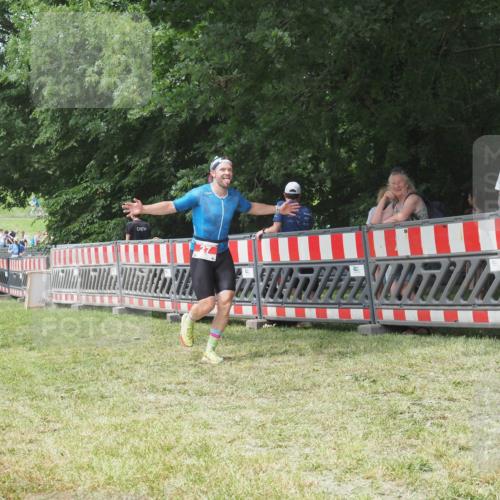 21.06.2025 - 27. Vierlanden-Triathlon KatJ http://msf.ph/oto/7993871 15.06.2025 12:41:29 Ziel 20, 27 meine-sportfotos.de