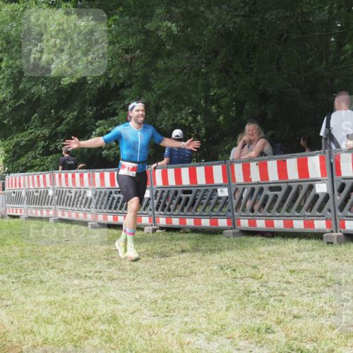 21.06.2025 - 27. Vierlanden-Triathlon KatJ http://msf.ph/oto/7993883 15.06.2025 12:41:29 Ziel 20, 27 meine-sportfotos.de