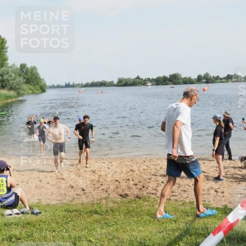 21.06.2025 - 27. Vierlanden-Triathlon MichiJ http://msf.ph/oto/7993887 15.06.2026 09:55:50 Schwimmen 273, 280, 283, 300, 303, 308, 322, 331, 338 meine-sportfotos.de