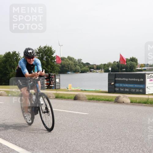 15.06.2025 - 27. Vierlanden-Triathlon H.Heesch http://msf.ph/oto/7993896 15.06.2025 11:18:28 Radfahren 219, 750 meine-sportfotos.de
