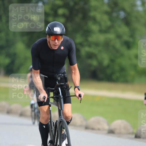15.06.2025 - 27. Vierlanden-Triathlon H.Heesch http://msf.ph/oto/7993901 15.06.2025 10:27:23 Radfahren 165, 176, 492, 522, 549, 594, 628 meine-sportfotos.de