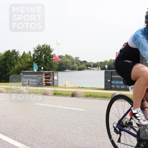 15.06.2025 - 27. Vierlanden-Triathlon H.Heesch http://msf.ph/oto/7993903 15.06.2025 11:18:29 Radfahren 219, 750 meine-sportfotos.de
