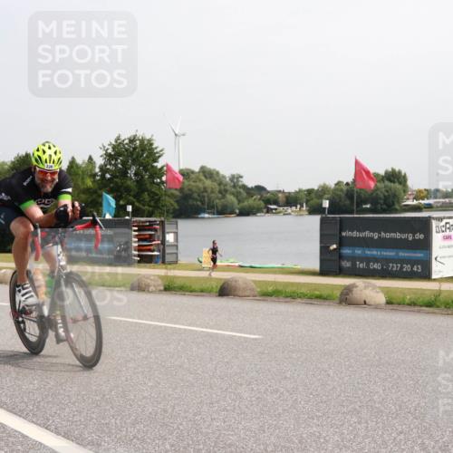 15.06.2025 - 27. Vierlanden-Triathlon H.Heesch http://msf.ph/oto/7993911 15.06.2025 11:18:32 Radfahren 219, 236, 750 meine-sportfotos.de