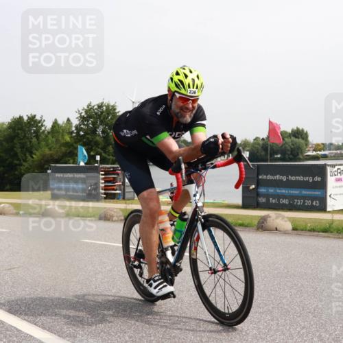 15.06.2025 - 27. Vierlanden-Triathlon H.Heesch http://msf.ph/oto/7993916 15.06.2025 11:18:32 Radfahren 219, 236, 750 meine-sportfotos.de