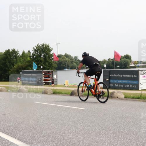15.06.2025 - 27. Vierlanden-Triathlon H.Heesch http://msf.ph/oto/7993924 15.06.2025 11:19:22 Radfahren 151, 188, 783 meine-sportfotos.de