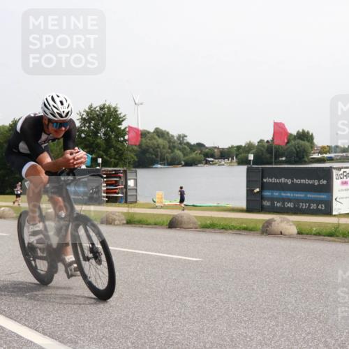 15.06.2025 - 27. Vierlanden-Triathlon H.Heesch http://msf.ph/oto/7993937 15.06.2025 11:19:31 Radfahren 172, 784, 786 meine-sportfotos.de