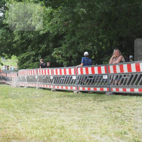 21.06.2025 - 27. Vierlanden-Triathlon KatJ http://msf.ph/oto/7993988 15.06.2025 12:41:30 Ziel 20, 27 meine-sportfotos.de