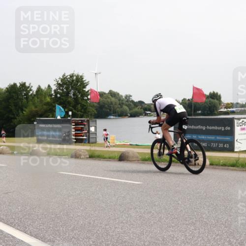 15.06.2025 - 27. Vierlanden-Triathlon H.Heesch http://msf.ph/oto/7993990 15.06.2025 11:20:02 Radfahren 251, 772, 811 meine-sportfotos.de