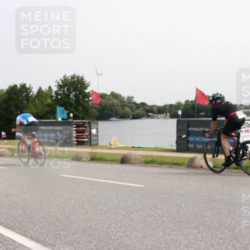 15.06.2025 - 27. Vierlanden-Triathlon H.Heesch http://msf.ph/oto/7994012 15.06.2025 11:20:08 Radfahren 3, 232, 789, 811, 968 meine-sportfotos.de