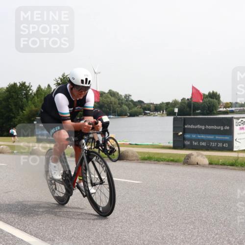 15.06.2025 - 27. Vierlanden-Triathlon H.Heesch http://msf.ph/oto/7994023 15.06.2025 11:20:08 Radfahren 3, 232, 789, 811, 968 meine-sportfotos.de