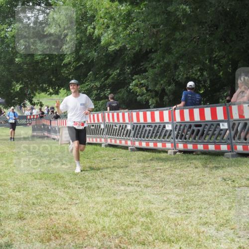 21.06.2025 - 27. Vierlanden-Triathlon KatJ http://msf.ph/oto/7994039 15.06.2025 12:41:33 Ziel 20, 753 meine-sportfotos.de