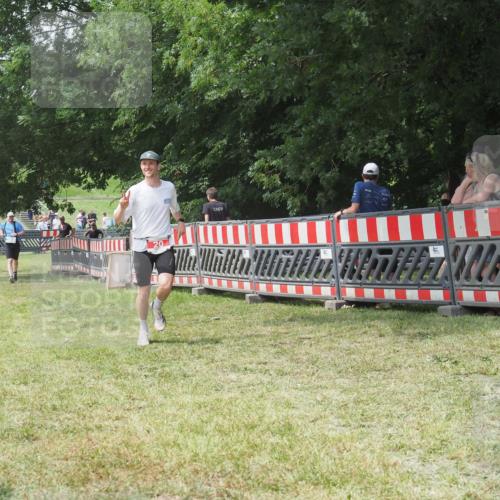21.06.2025 - 27. Vierlanden-Triathlon KatJ http://msf.ph/oto/7994051 15.06.2025 12:41:34 Ziel 20, 753 meine-sportfotos.de