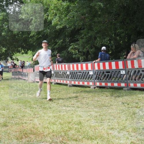 21.06.2025 - 27. Vierlanden-Triathlon KatJ http://msf.ph/oto/7994067 15.06.2025 12:41:34 Ziel 20, 753 meine-sportfotos.de