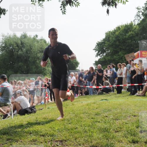 15.06.2025 - 27. Vierlanden-Triathlon KatJ http://msf.ph/oto/7994076 15.06.2025 09:54:37 Schwimmen 253, 262, 294, 318, 354 meine-sportfotos.de