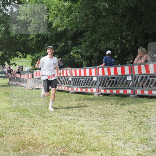 21.06.2025 - 27. Vierlanden-Triathlon KatJ http://msf.ph/oto/7994079 15.06.2025 12:41:34 Ziel 20, 753 meine-sportfotos.de