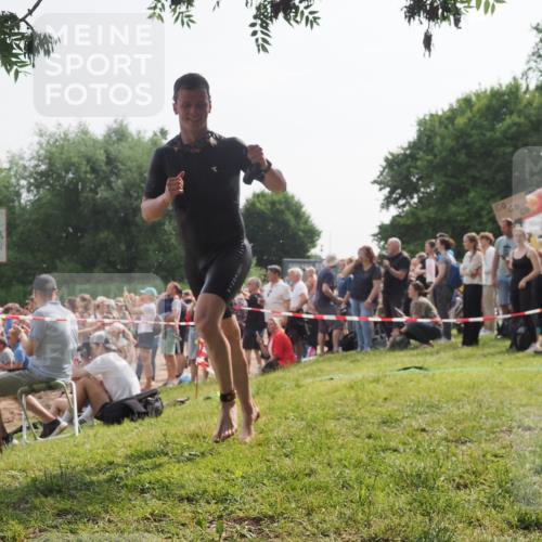 15.06.2025 - 27. Vierlanden-Triathlon KatJ http://msf.ph/oto/7994085 15.06.2025 09:54:37 Schwimmen 253, 262, 294, 318, 354 meine-sportfotos.de