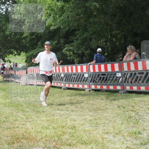 21.06.2025 - 27. Vierlanden-Triathlon KatJ http://msf.ph/oto/7994090 15.06.2025 12:41:34 Ziel 20, 753 meine-sportfotos.de