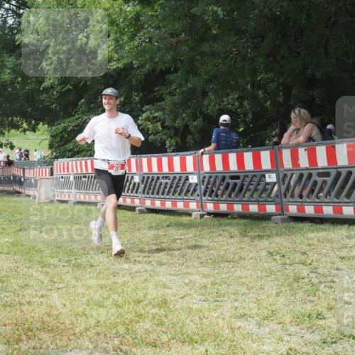 21.06.2025 - 27. Vierlanden-Triathlon KatJ http://msf.ph/oto/7994102 15.06.2025 12:41:34 Ziel 20, 753 meine-sportfotos.de
