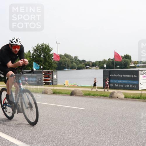 15.06.2025 - 27. Vierlanden-Triathlon H.Heesch http://msf.ph/oto/7994109 15.06.2025 11:20:35 Radfahren 114 meine-sportfotos.de