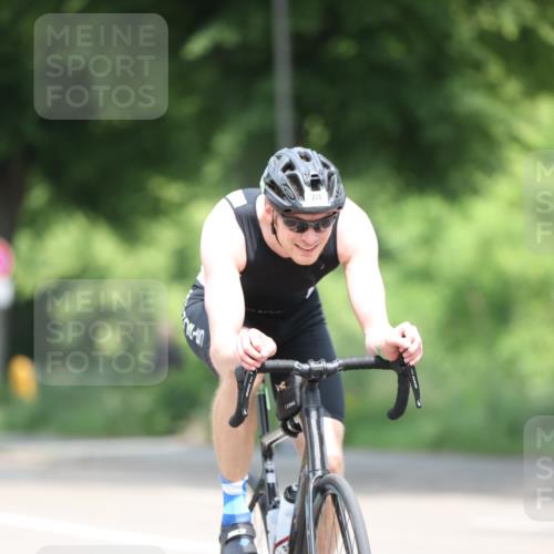 15.06.2025 - 7 Türme Triathlon Yannick Fuchs http://msf.ph/oto/7994118 15.06.2025 12:08:30 Radfahren 220, 221, 299, 337 meine-sportfotos.de