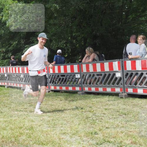 21.06.2025 - 27. Vierlanden-Triathlon KatJ http://msf.ph/oto/7994124 15.06.2025 12:41:35 Ziel 20, 753 meine-sportfotos.de