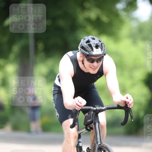 15.06.2025 - 7 Türme Triathlon Yannick Fuchs http://msf.ph/oto/7994127 15.06.2025 12:08:30 Radfahren 220, 221, 299, 337 meine-sportfotos.de