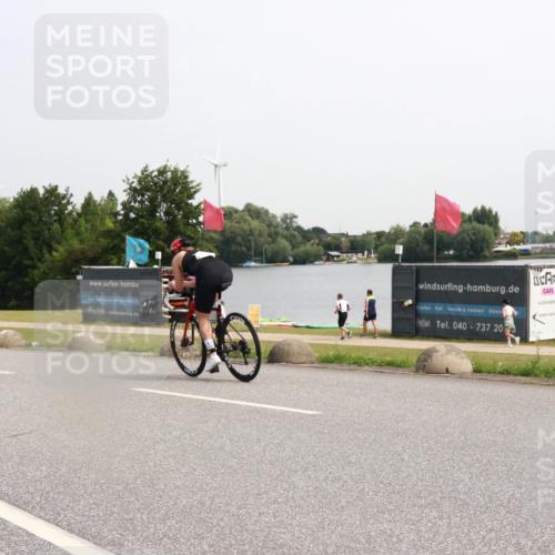 15.06.2025 - 27. Vierlanden-Triathlon H.Heesch http://msf.ph/oto/7994131 15.06.2025 11:20:51 Radfahren 237, 952, 962 meine-sportfotos.de