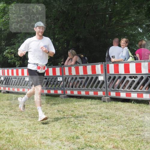 21.06.2025 - 27. Vierlanden-Triathlon KatJ http://msf.ph/oto/7994137 15.06.2025 12:41:35 Ziel 20, 753 meine-sportfotos.de