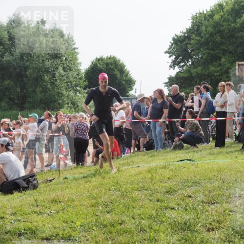 15.06.2025 - 27. Vierlanden-Triathlon KatJ http://msf.ph/oto/7994139 15.06.2025 09:54:39 Schwimmen 262, 294, 318, 354 meine-sportfotos.de