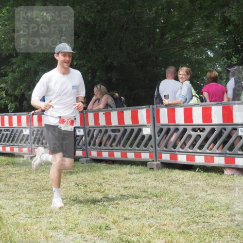 21.06.2025 - 27. Vierlanden-Triathlon KatJ http://msf.ph/oto/7994141 15.06.2025 12:41:35 Ziel 20, 753 meine-sportfotos.de