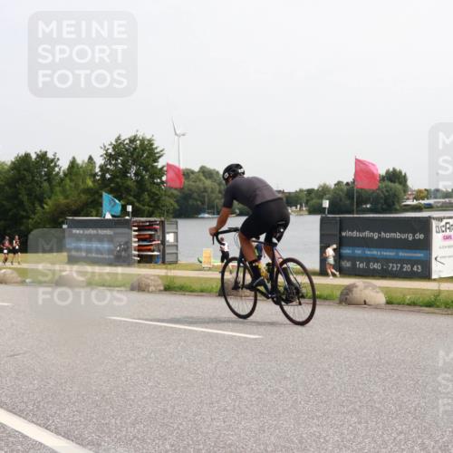 15.06.2025 - 27. Vierlanden-Triathlon H.Heesch http://msf.ph/oto/7994142 15.06.2025 11:20:52 Radfahren 237, 952, 962 meine-sportfotos.de