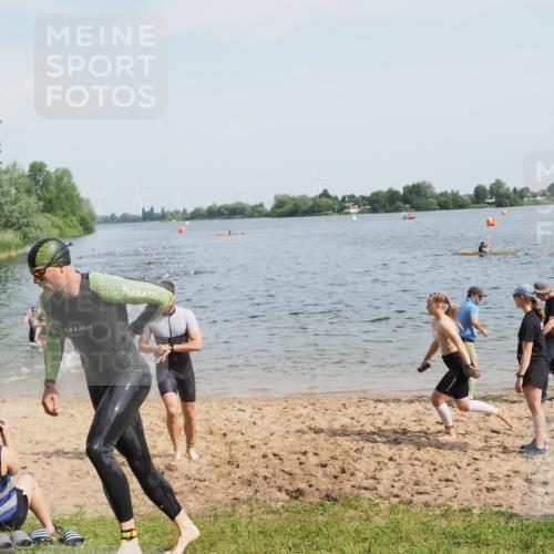 21.06.2025 - 27. Vierlanden-Triathlon MichiJ http://msf.ph/oto/7994144 15.06.2026 09:56:01 Schwimmen 268, 277, 283, 285, 308, 310, 312, 322, 357 meine-sportfotos.de