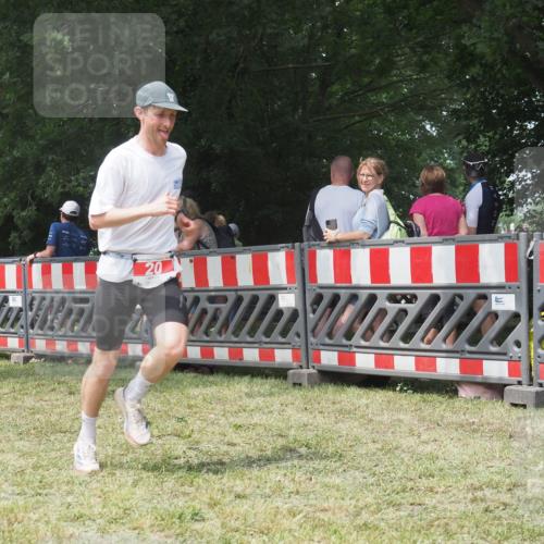 21.06.2025 - 27. Vierlanden-Triathlon KatJ http://msf.ph/oto/7994147 15.06.2025 12:41:35 Ziel 20, 753 meine-sportfotos.de