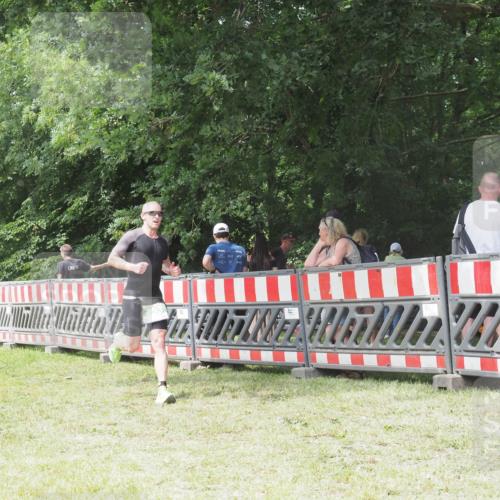 21.06.2025 - 27. Vierlanden-Triathlon KatJ http://msf.ph/oto/7994154 15.06.2025 12:41:41 Ziel 753 meine-sportfotos.de
