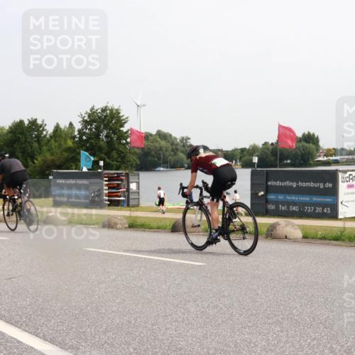 15.06.2025 - 27. Vierlanden-Triathlon H.Heesch http://msf.ph/oto/7994157 15.06.2025 11:20:53 Radfahren 237, 952, 958, 962 meine-sportfotos.de