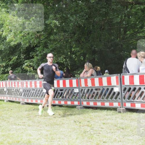 21.06.2025 - 27. Vierlanden-Triathlon KatJ http://msf.ph/oto/7994166 15.06.2025 12:41:42 Ziel 753 meine-sportfotos.de