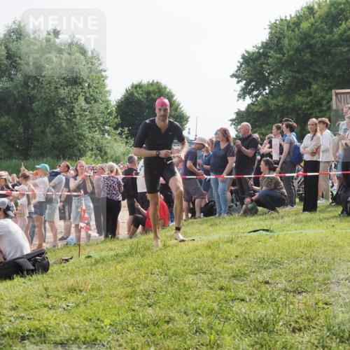 15.06.2025 - 27. Vierlanden-Triathlon KatJ http://msf.ph/oto/7994169 15.06.2025 09:54:39 Schwimmen 262, 294, 318, 354 meine-sportfotos.de