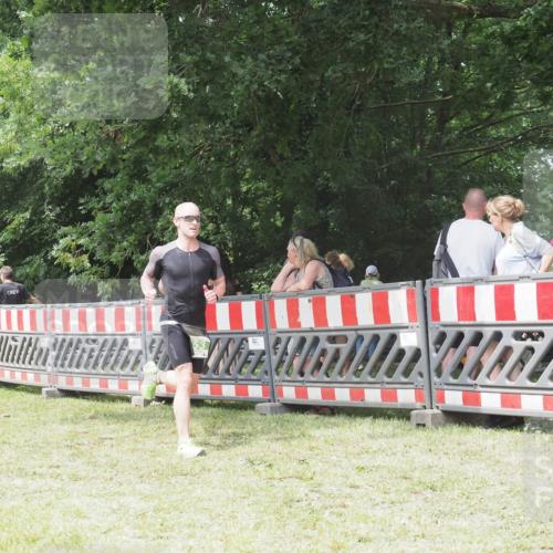21.06.2025 - 27. Vierlanden-Triathlon KatJ http://msf.ph/oto/7994174 15.06.2025 12:41:42 Ziel 753 meine-sportfotos.de
